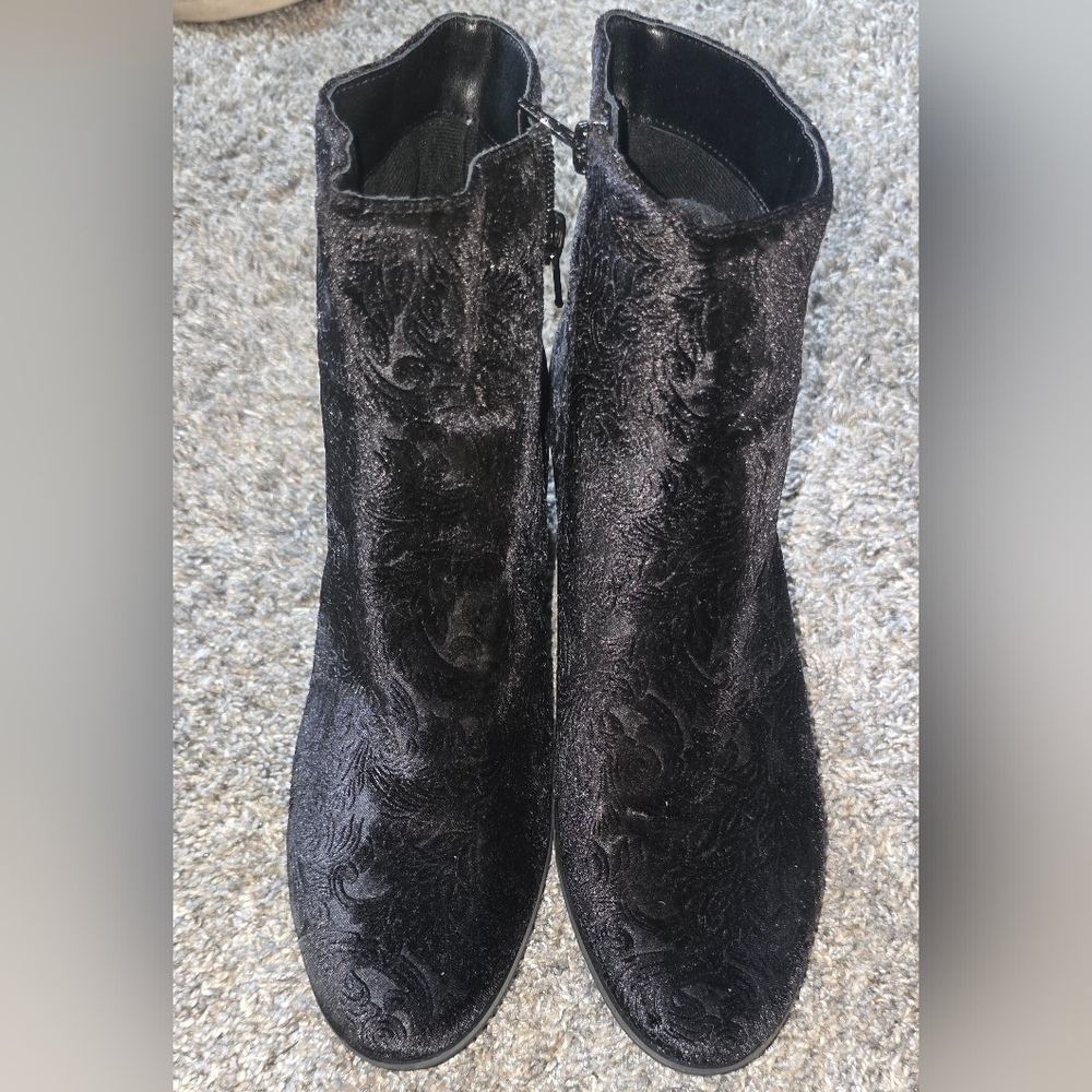 Vaneli Zeda black troppy velvet boots Womens Size 10 - Picture 8 of 9